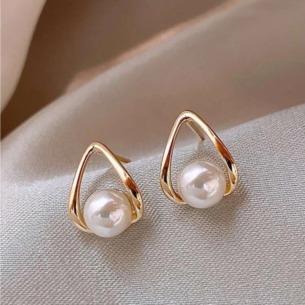 Gold Pearl Stud Earrings